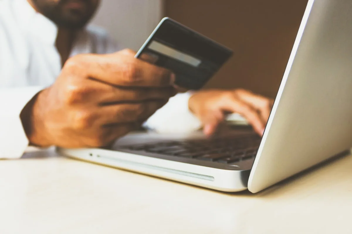 Top 10 Benefits of Non-KYC Virtual Cards for Freelancers & Crypto Users